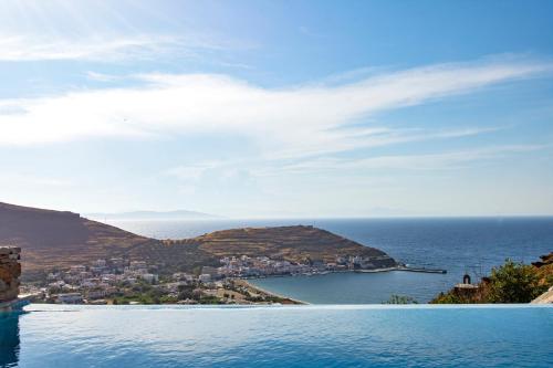 Luxurious Villa Lune with a swimming pool and a fantastic sea and sunset view