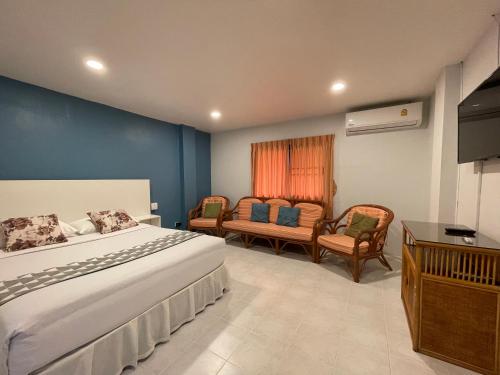room detail thumbnail 2