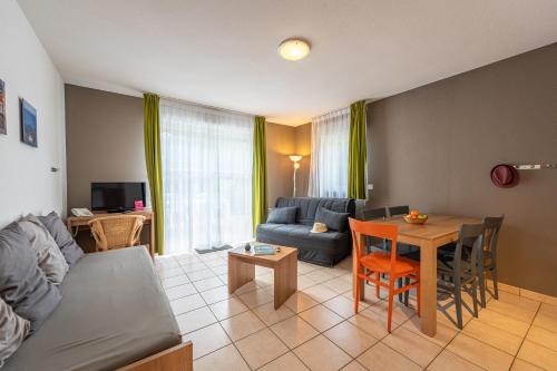 2 bedrooms, 4 beds
