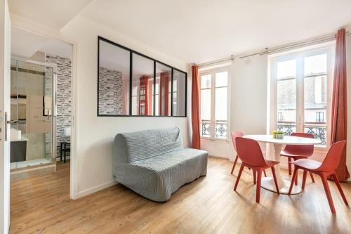 Charming apartment located in old Paris in an atypical distr