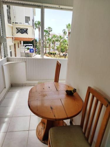 Private apartment with sea view 5min to Side beach