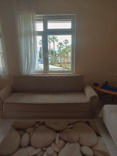 Private apartment with sea view 5min to Side beach