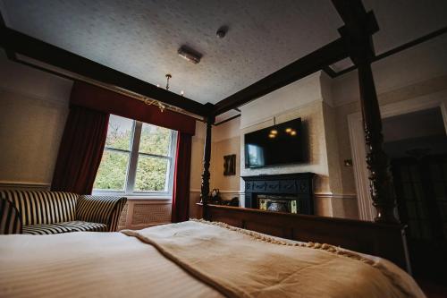 Brook Hall Hotel - image 12