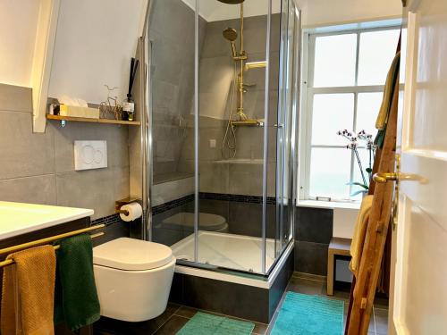 Standard Double Room image 8
