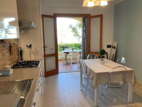  Cosy holiday home in Isola Rossa with garden in Cascabraga