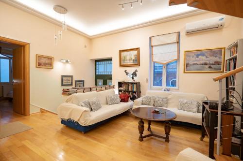 Acropolis metro st 3 bedrms 6 pers maisonette by MPS 4
