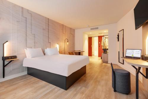1 queen bed