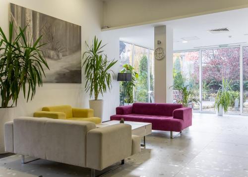 ردهة, Hotel Omni in Valjevo