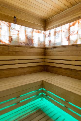 سبا, Hotel Omni in Valjevo