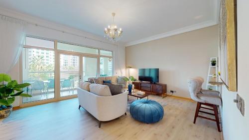 Elegant 2 BR Apartment with Beach Access - image 8