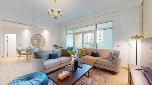 Elegant 2 BR Apartment with Beach Access, Dubai