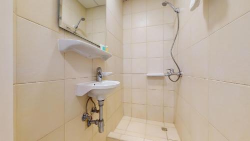 Elegant 2 BR Apartment with Beach Access - image 5