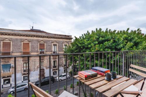 Ursino apartment with balcony by Wonderful Italy
