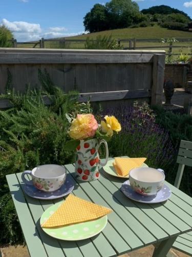 Queen Bower Farm Lodge - image 11