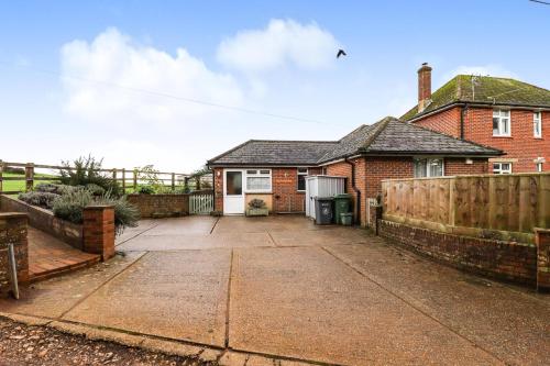 Queen Bower Farm Lodge - main image