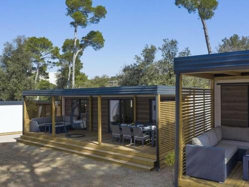 Mobile homes in Camp Soline at Biograd, with sand- and pebble beach