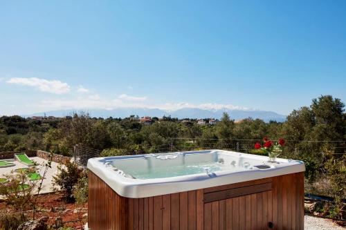 Villa Amaranthus- Private Pool- Jacuzzi- mini Golf