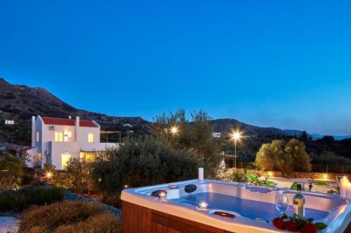 Villa Amaranthus- Private Pool- Jacuzzi- mini Golf