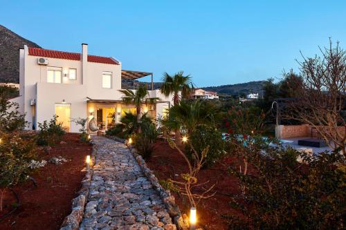 Villa Amaranthus- Private Pool- Jacuzzi- mini Golf