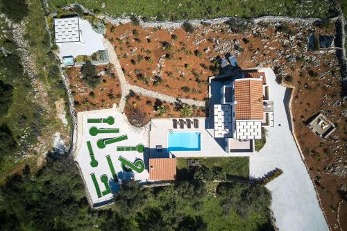 Villa Amaranthus- Private Pool- Jacuzzi- mini Golf