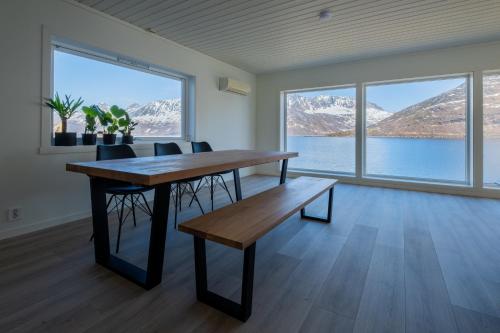 Заобикаляща среда, Polar Panorama Lodge in Fjordgard