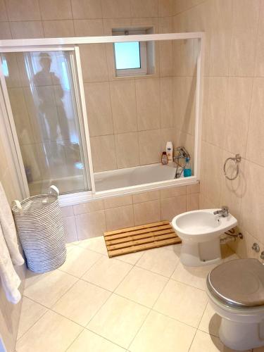kopalnica, Charming Villa in São Miguel do Prado with Private Pool (Charming Villa in Sao Miguel do Prado with Private Pool) in Prado Sao Miguel