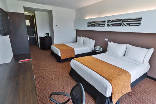 2 double beds