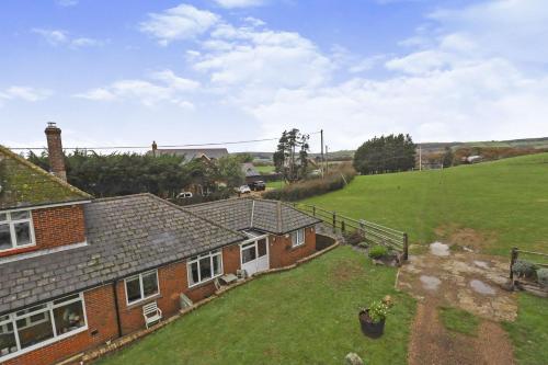 Queen Bower Farm Lodge - image 6