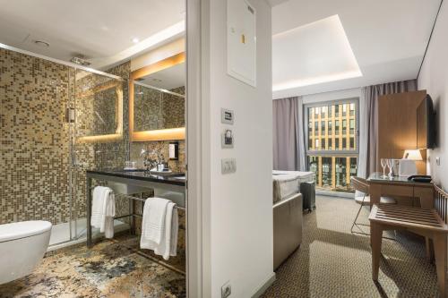 room detail thumbnail 2