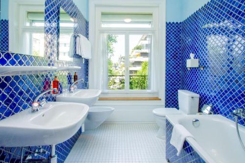 room detail thumbnail 2