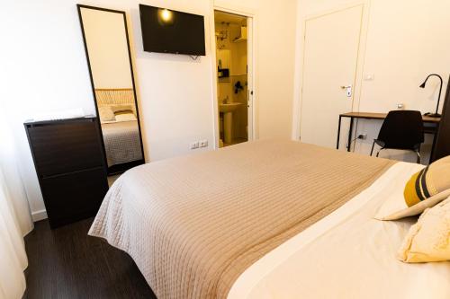 Double Room image 5