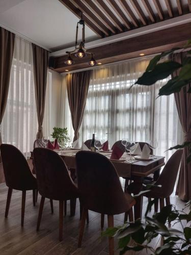 restavracija, Eleon Motel in Prevalle