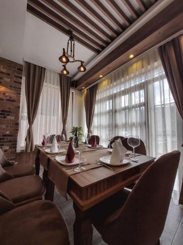 restavracija, Eleon Motel in Prevalle