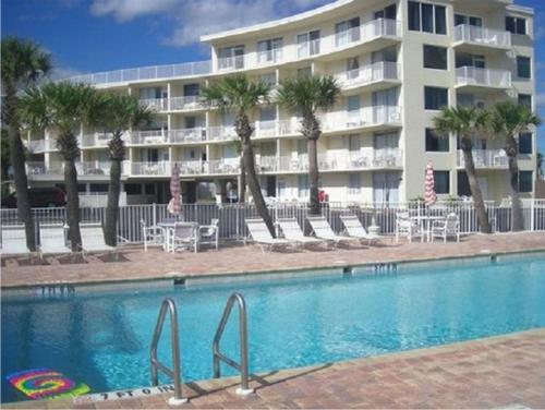 Ocean View Renovated Condo With Pool - DAYTONA BEACH