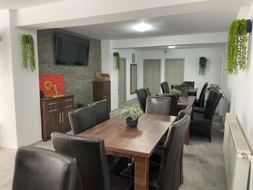 Koplietošanas atpūtas telpa ar TV, Casa Balcescu - INCHIRIERE INTEGRALA in Rotărăşti