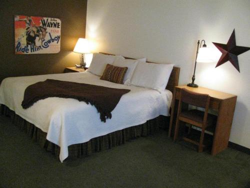 Americas Best Value Inn Covered Wagon - Lusk 1