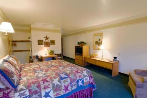 Americas Best Value Inn Covered Wagon - Lusk 4