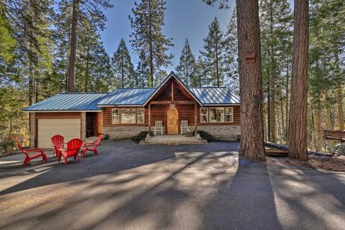 Homey Long Barn Cabin with Deck and Fire Pit! - Long Barn