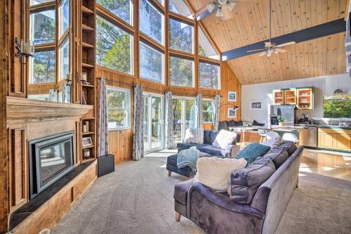 Lake Arrowhead Cabin with Game Room and Hot Tub!, Lake Arrowhead