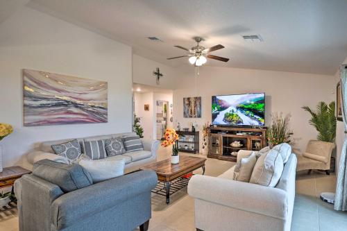 Charming Poinciana House - 30 Mi to Disney! in Davenport, USA