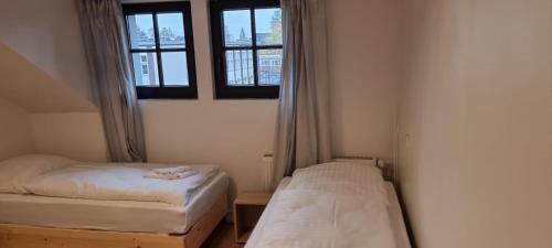 RAJ Living - 5 Room House with Terrace - 35 Min to Messe DUS