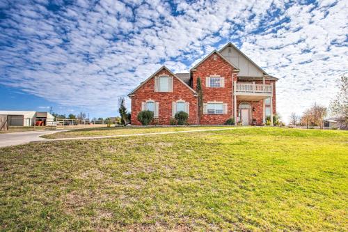 Spacious Oklahoma Country Estate on 2 Acres! in Moore, USA