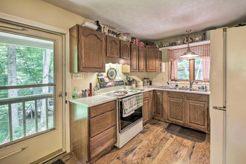 Riverside Cabin with 3 Decks in North Vernon! in North Vernon, USA