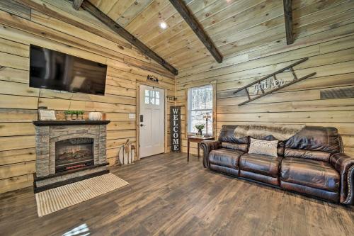 Modern Cabin with Fire Pit Less Than 3 Mi to Trails!