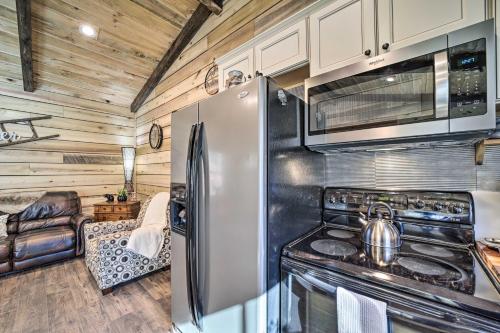 Modern Cabin with Fire Pit Less Than 3 Mi to Trails!