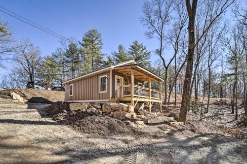 Modern Cabin with Fire Pit Less Than 3 Mi to Trails!