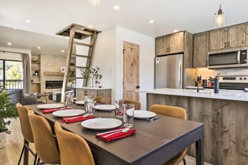 Chic Condo with Fireplace Walk to Main Street! in Frisco, USA