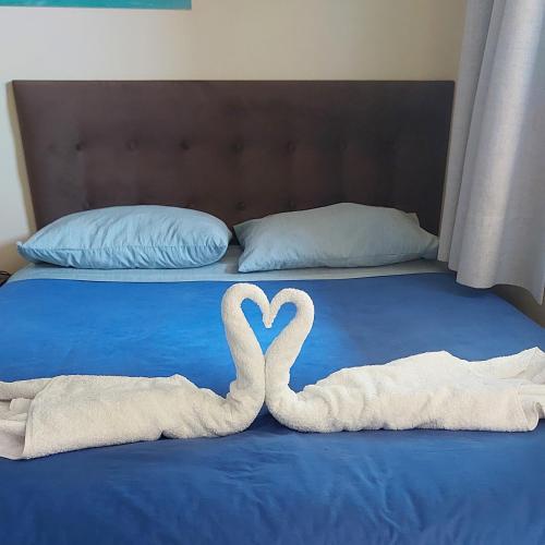 1 double bed, 1 twin bed