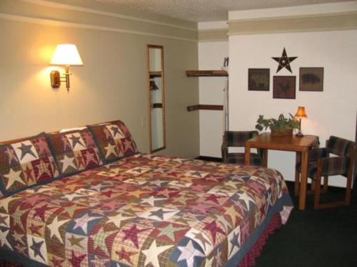 Americas Best Value Inn Covered Wagon - Lusk 2