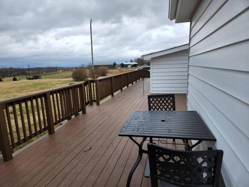 Spacious Family Farmhouse in Lake Tansi (TN)